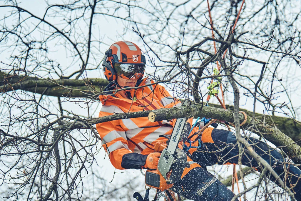 Husqvarna X-COM Aktív Hallásvédő Fültok viselés közben