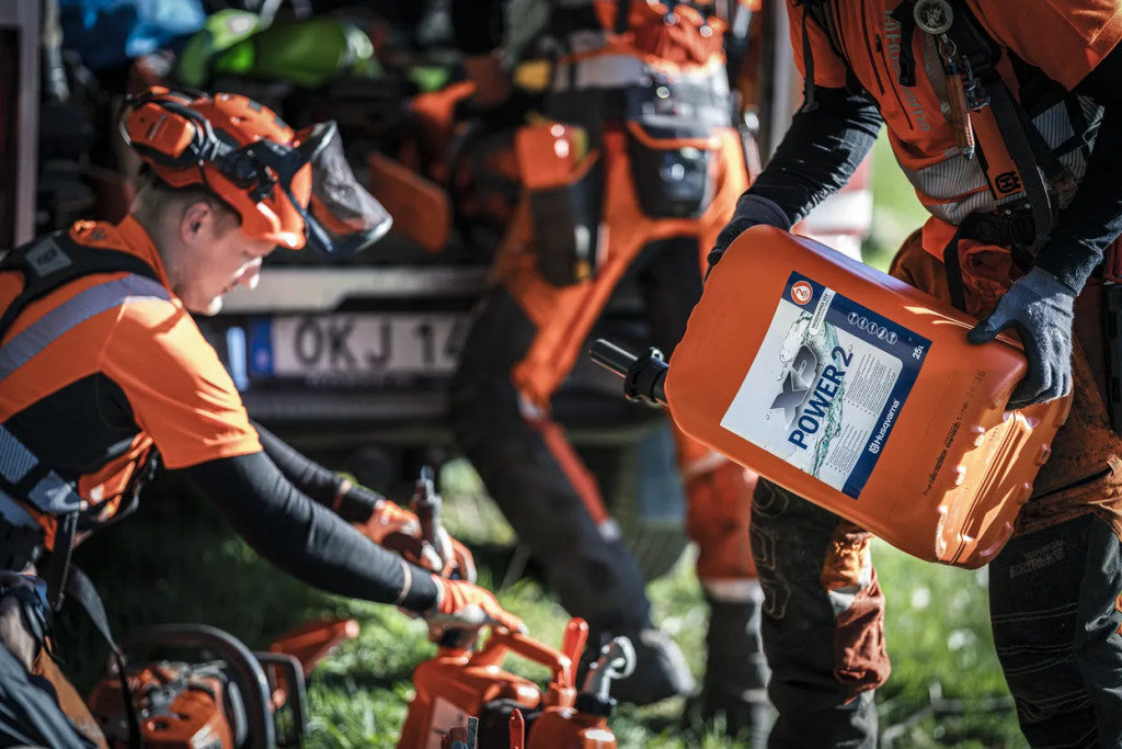 Husqvarna XP Power 2 szintetikus üzemanyag háttér nélkül