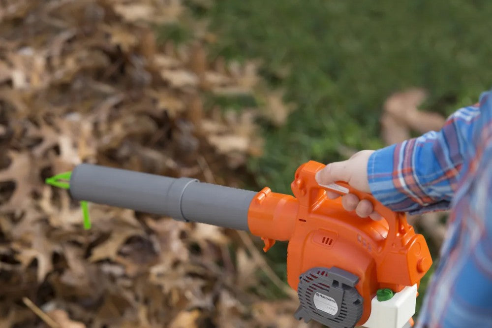 Husqvarna Játék lombfúvó játék közben