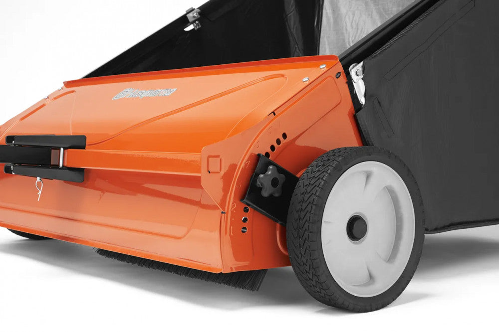 Husqvarna Sweeper 44" fűnyírótraktor seprő tartozék