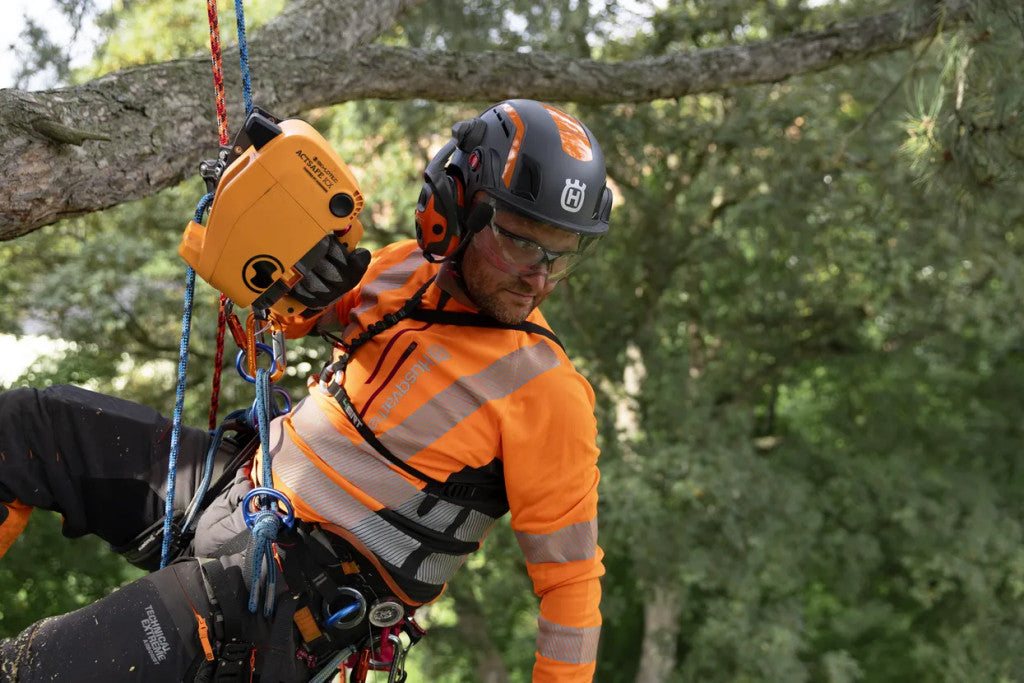 Husqvarna Arborist Sisak favágón pihenés közben