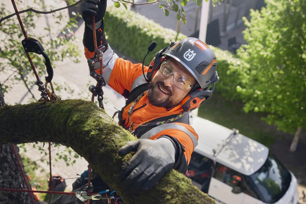 Husqvarna Arborist Sisak favágón munka közben