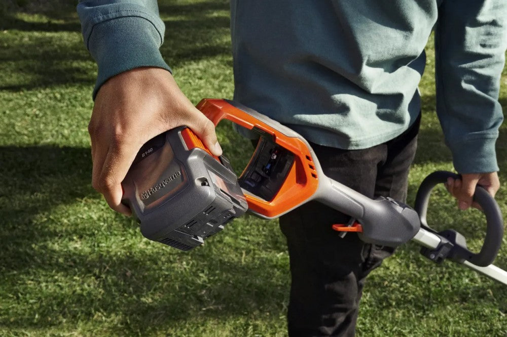 Husqvarna 215iL akkus szegélynyíró