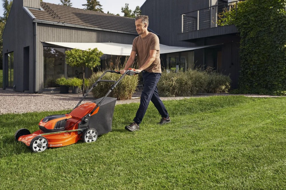 Husqvarna LC 142i akkus fűnyíró