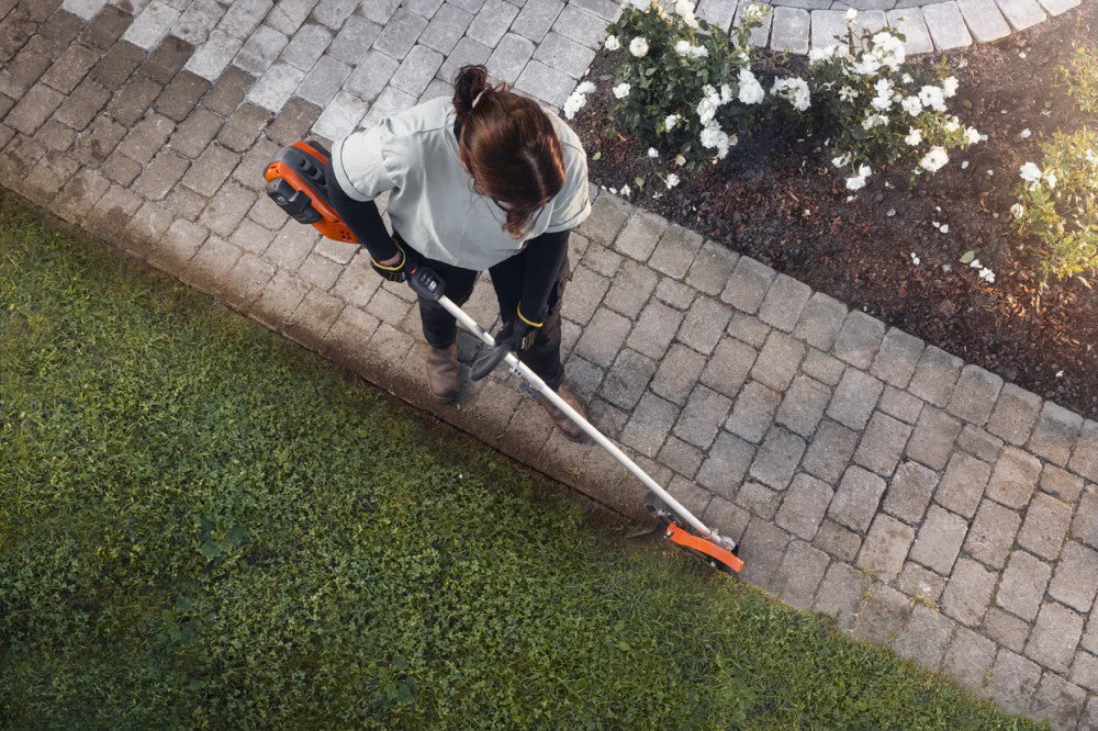 HUSQVARNA 525iLK akkumulátoros meghajtóegység elpakolás közben