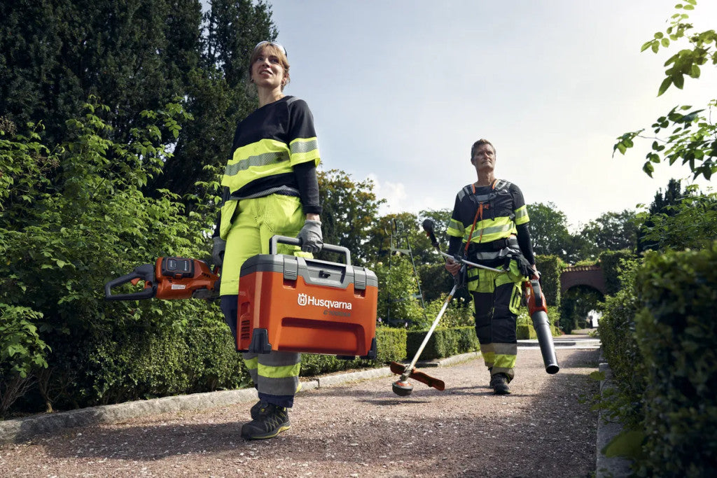 Husqvarna C1000X4 akkumulátor töltő akkumulátorokkal