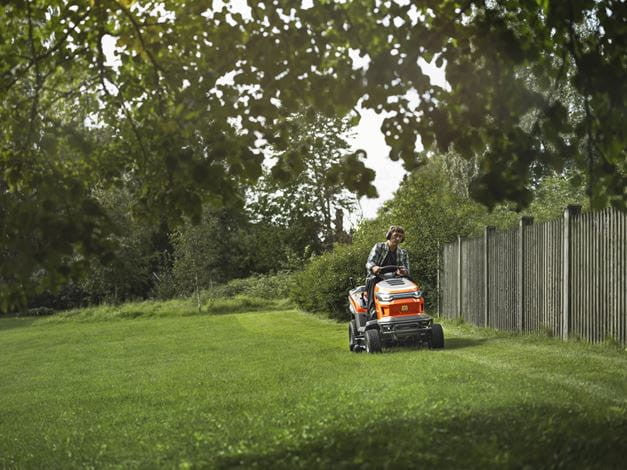 Husqvarna TC 220T fűnyíró traktor
