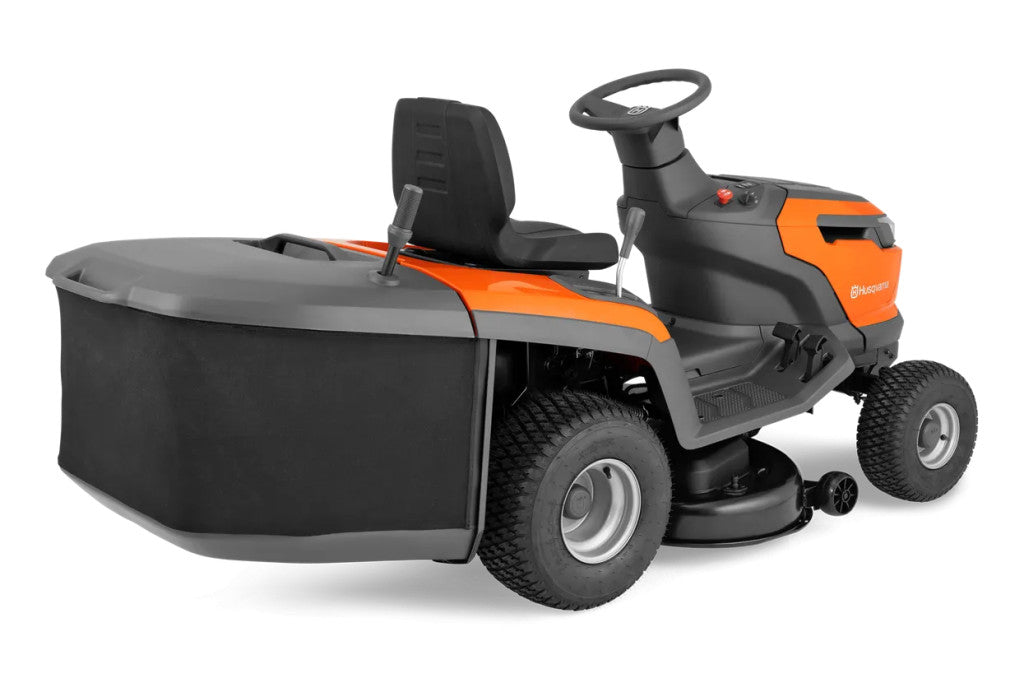 Husqvarna TC 100i akkumulátoros fűnyíró traktor munka közben