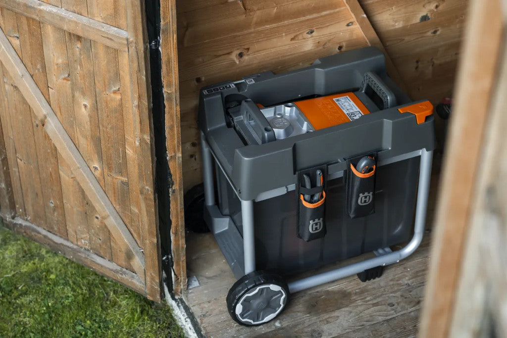 Husqvarna GS 340iS akkumulátoros ágaprító oldalról