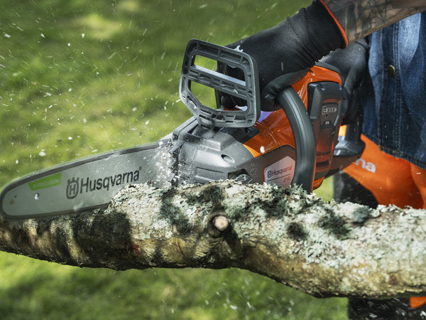 Husqvarna 215i akkus láncfűrész