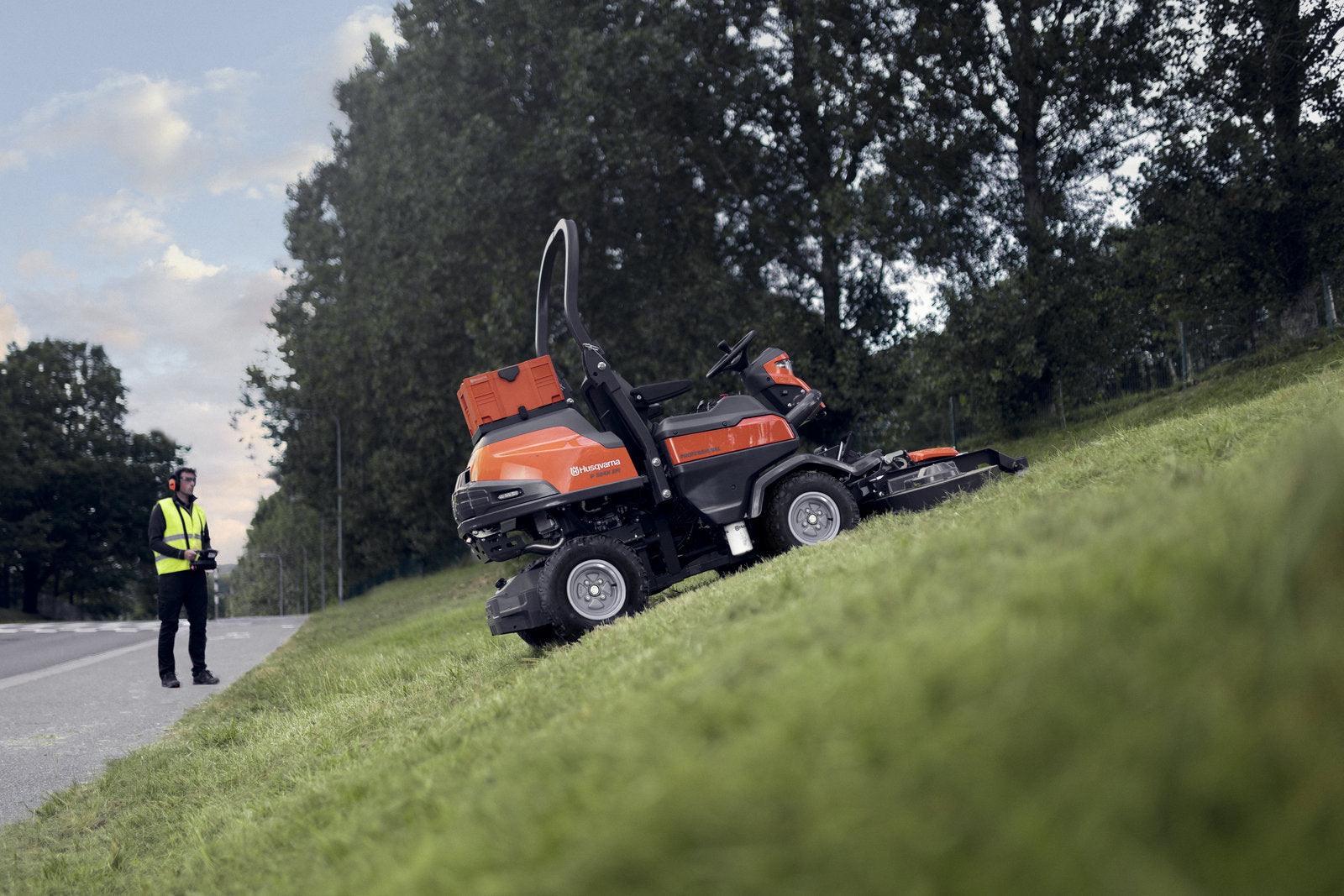 Husqvarna P 524XR EFI Professional rider fűnyíró traktor