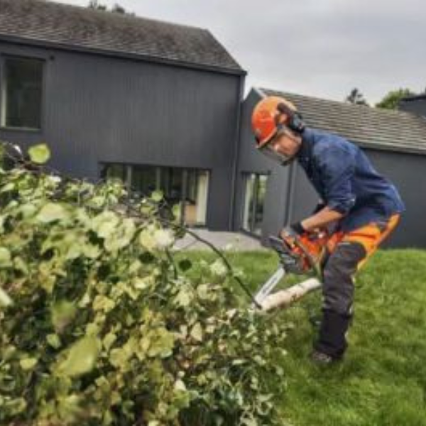 Husqvarna láncfűrészek és tartozékok: Minden feladatra kész megoldások
