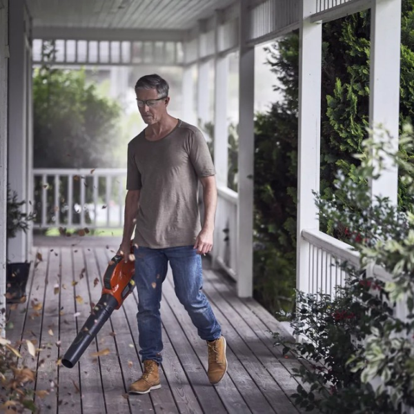 Husqvarna lombfúvók: A tereptisztítás hatékony eszközei
