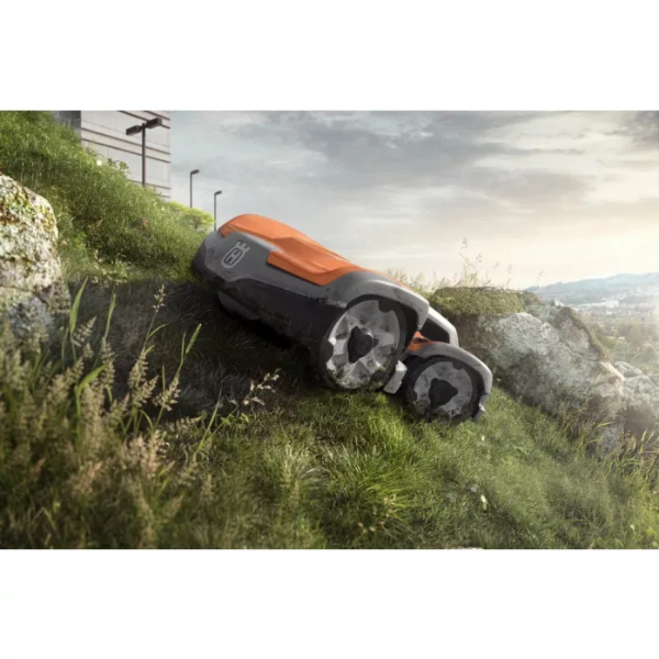Egyre népszerűbb: így működik a Husqvarna műholdas robotfűnyíró