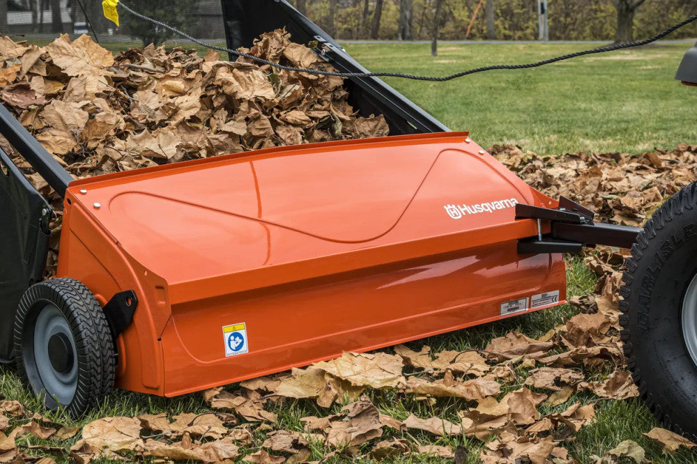 Husqvarna Sweeper 42" fűnyírótraktor seprő tartozék