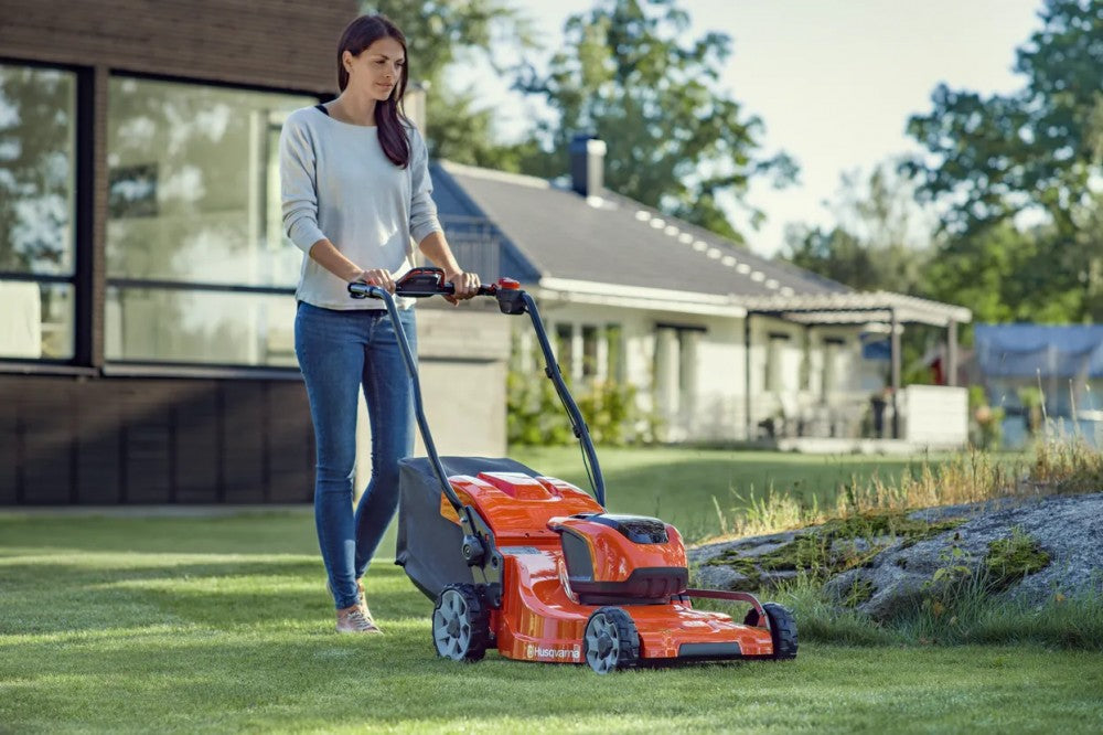 Husqvarna LC 353iVX akkus fűnyíró