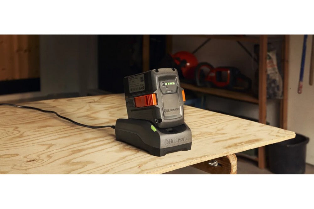 Husqvarna BLi B70 akkumulátor elölnézet