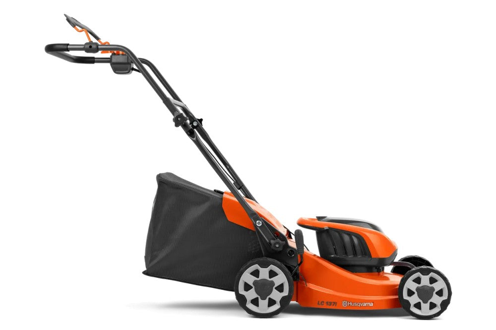 Husqvarna LC 137i fűnyíró összecsukható tolókarral