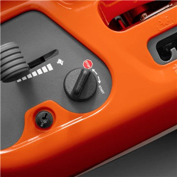 Husqvarna R 214C Rider fűnyíró traktor háttér nélkül
