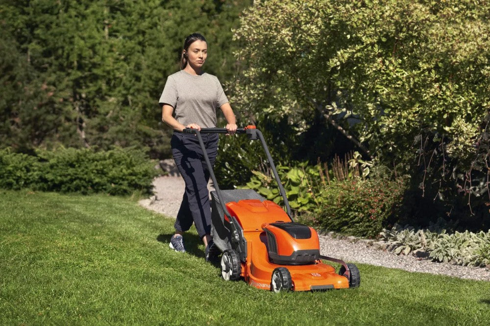 Husqvarna LC 247i akkus fűnyíró