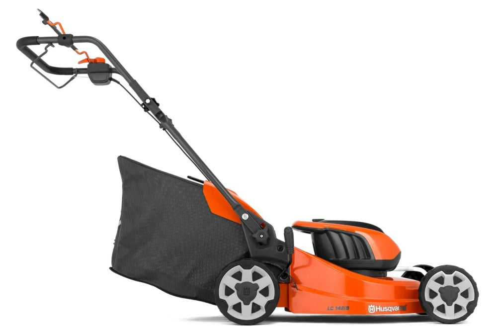 Husqvarna LC 142iS Kit fűnyíró - 2 db akkumulátor és töltő