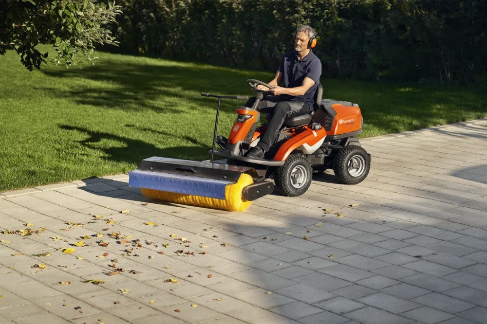 Husqvarna R316TsX AWD rider fűnyíró traktor - vágóasztal nélkül