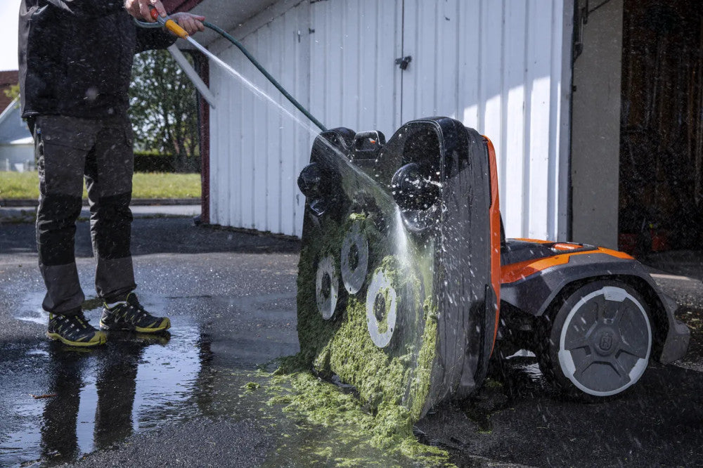 Husqvarna CEORA RZ 43L vágóasztal tisztítása