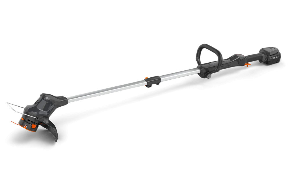 Husqvarna Aspire T28-P4A Kit 2,5 Ah fűszegélyvágó munka közben ágyás mellett