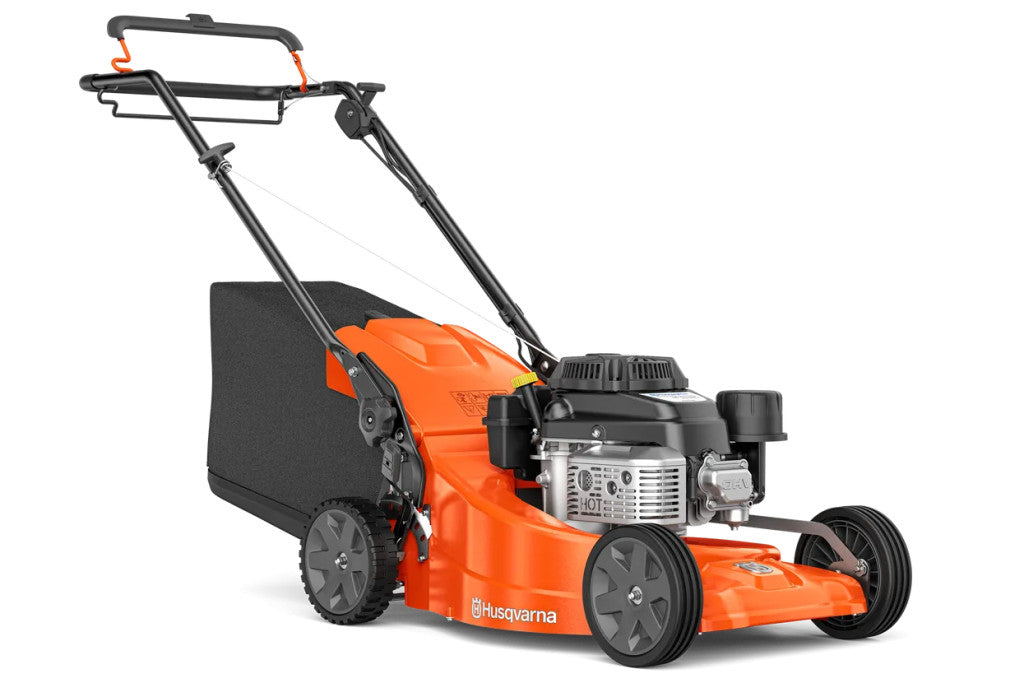 Husqvarna LC 551SP benzines fűnyíró – robusztus vágóasztal és nagy kerekek