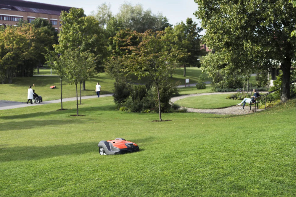 Husqvarna Automower® 550 robotfűnyíró - 5 késes, Enhance HSS