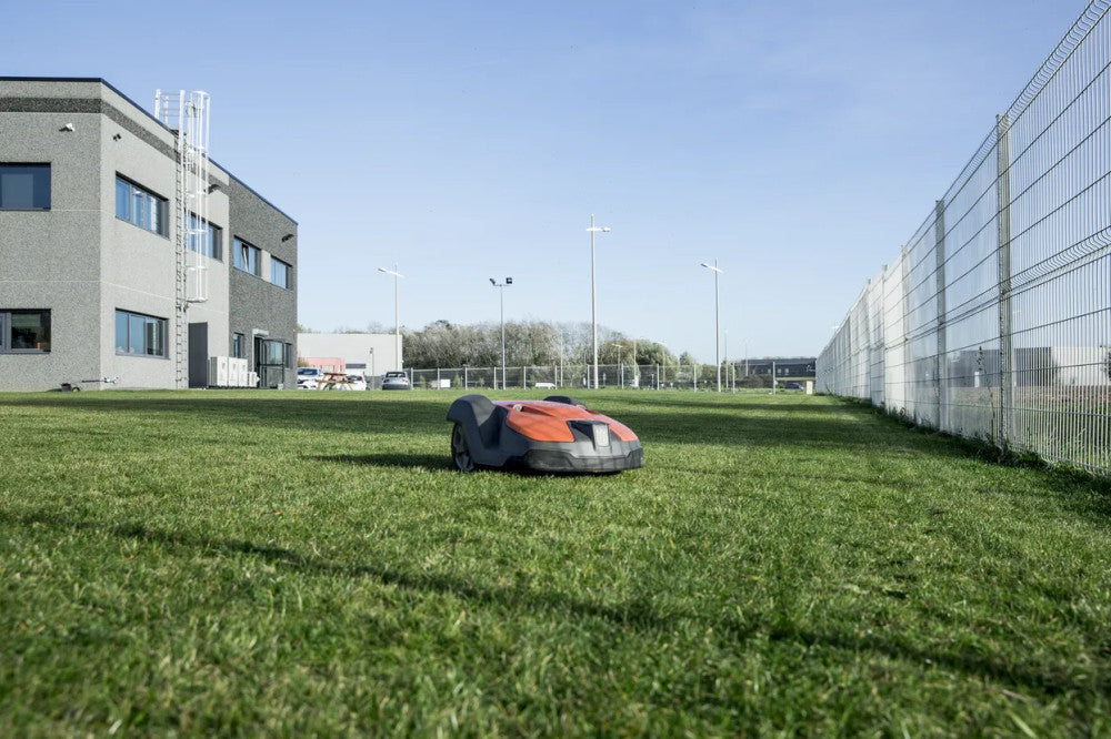 Husqvarna Automower® 550 robotfűnyíró - 5 késes, Enhance HSS