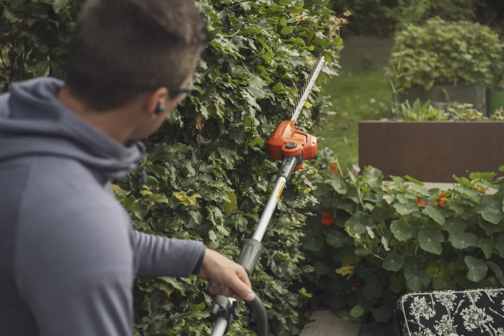 Husqvarna DH110 FLXi sövényvágó adapter szétszerelés közben