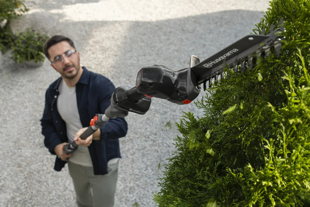 Husqvarna Aspire® S20-P4A + Aspire® Extension-P4A bokornyírás közben