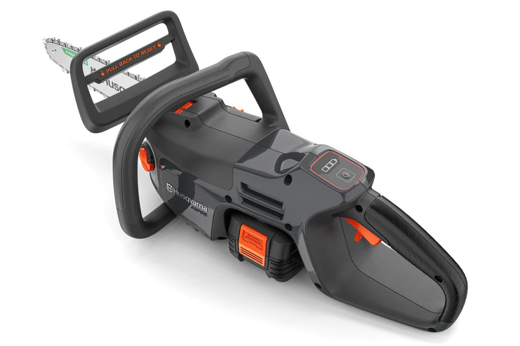 Husqvarna Aspire™ C15X Akkumulátoros Láncfűrész fűrészelés fűrészbakon