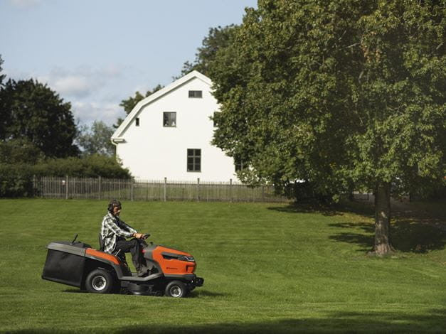 Husqvarna TC 220T fűnyíró traktor