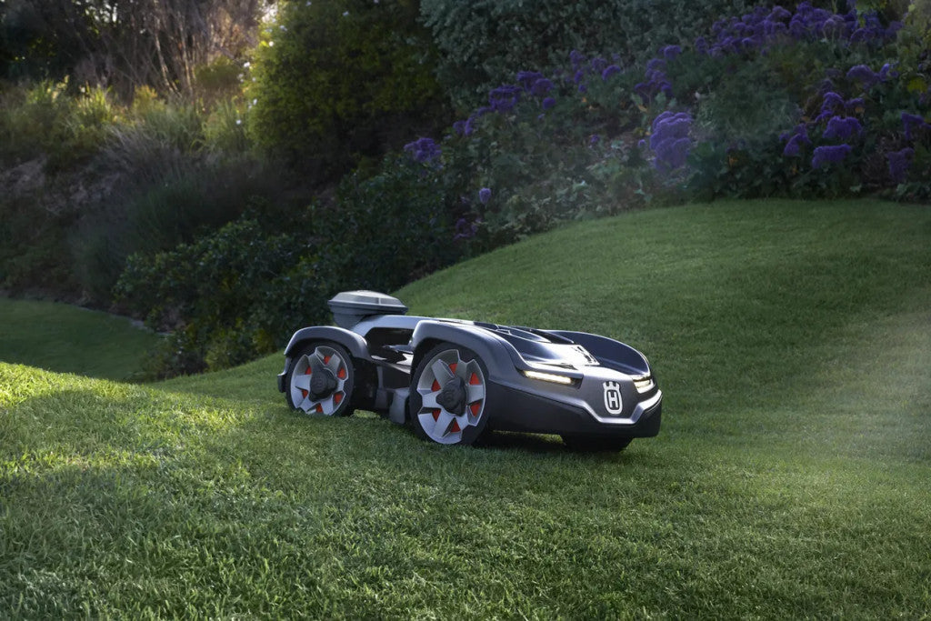 Husqvarna Automower 435X AWD NERA robotfűnyíró domboldalon