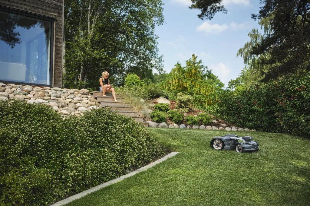 Husqvarna Automower 435X AWD NERA robotfűnyíró működés közben