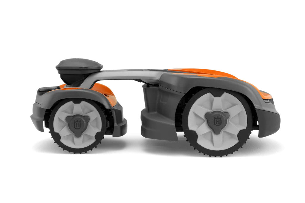 Husqvarna Automower 535 AWD EPOS robotfűnyíró vágótárcsája alulnézetből