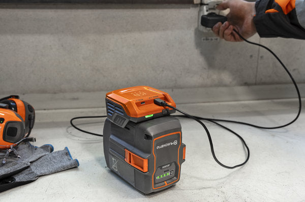 Husqvarna 40-USB150X USB-C adapter