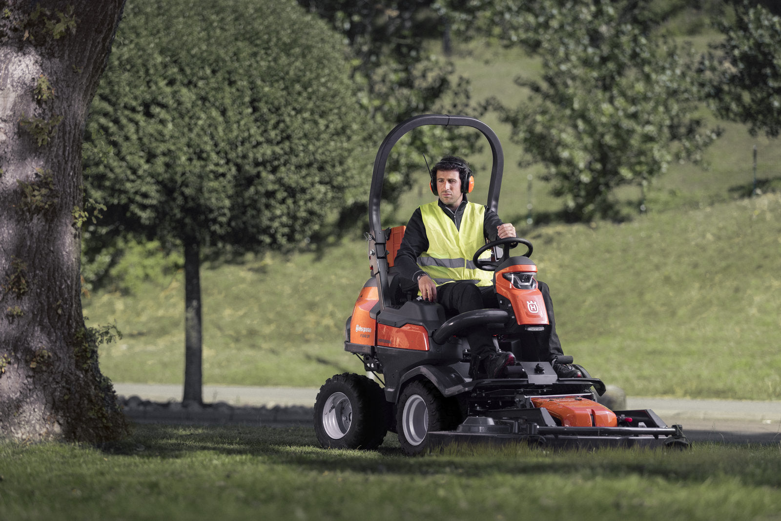 Husqvarna P 524X EFI Professional rider fűnyíró traktor