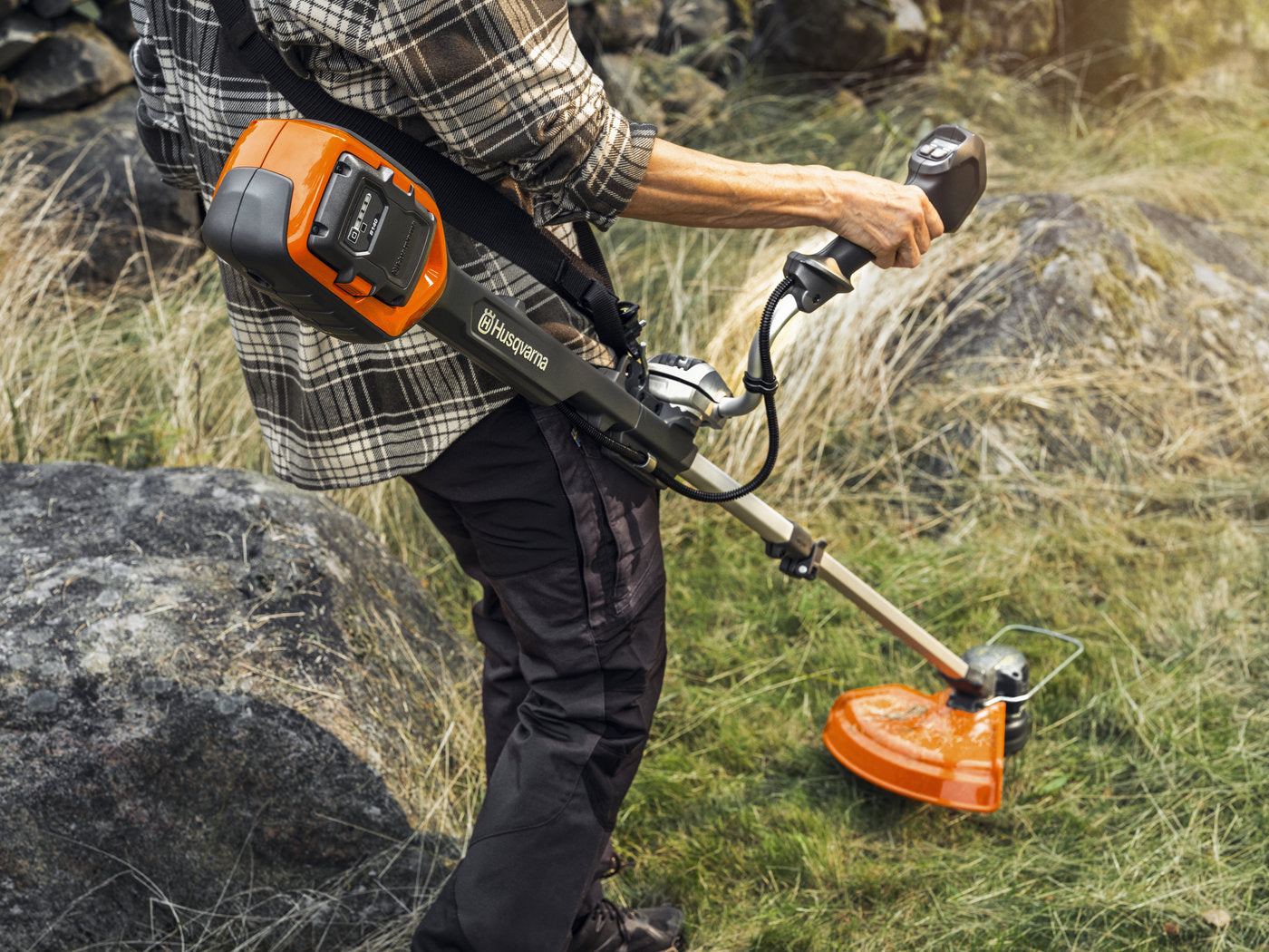 Husqvarna 220iR akkus fűkasza