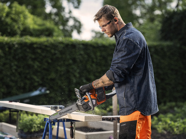 Husqvarna 215i akkus láncfűrész