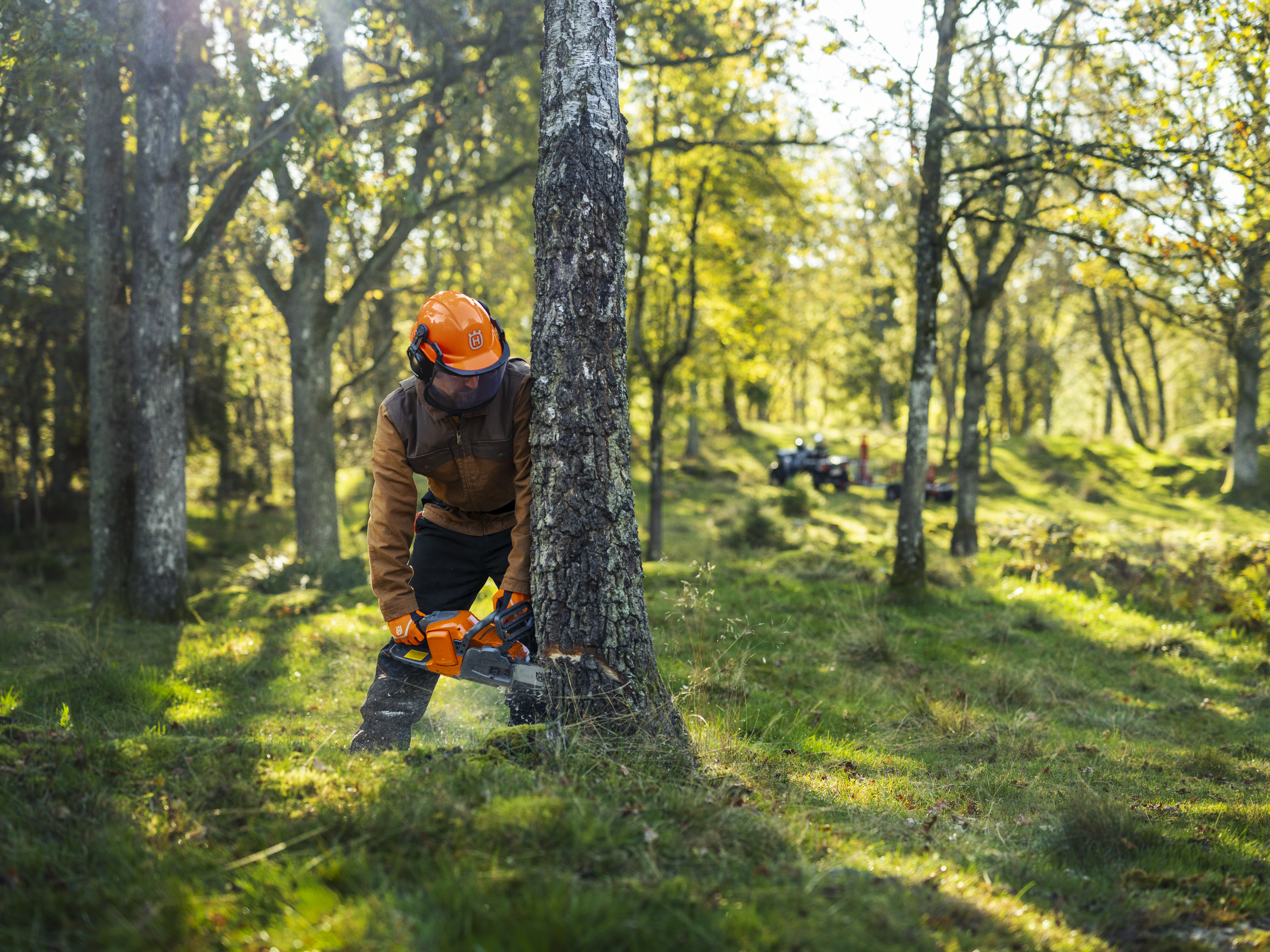 Husqvarna 440i Kit láncfűrész munka közben
