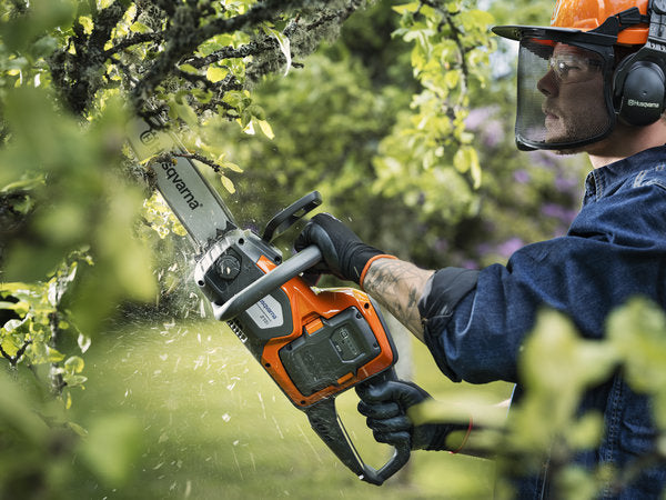 Husqvarna 215i akkus láncfűrész