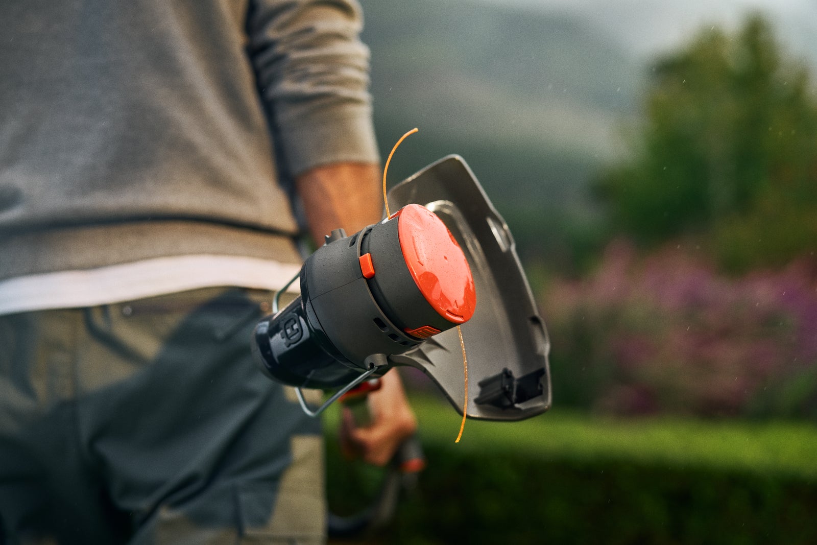 Husqvarna Aspire T28-P4A fűszegélyvágó - 2.5H akkumulátor és töltő