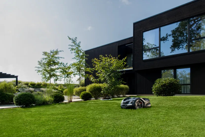 Husqvarna Automower® 410XE NERA robotfűnyíró töltőállomáson
