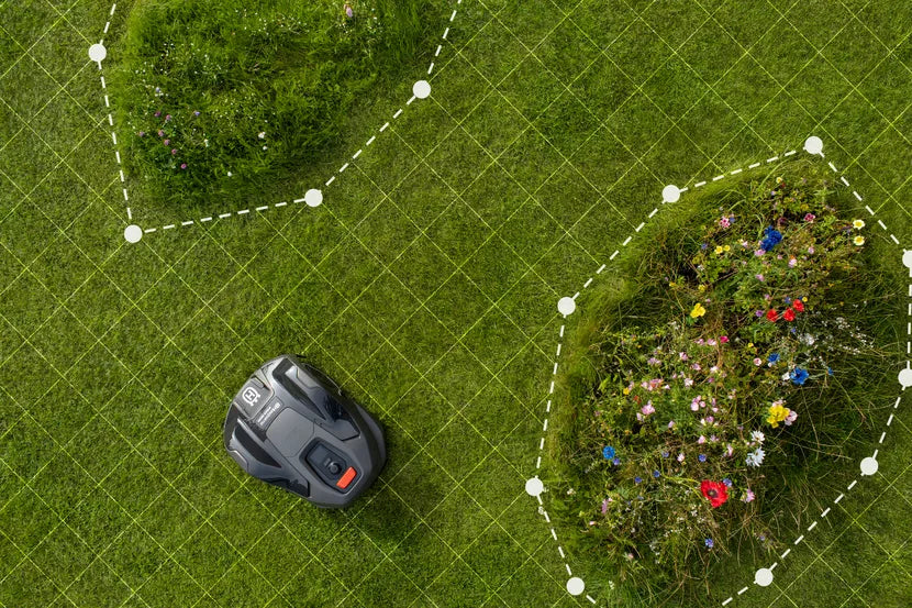 Husqvarna Automower® 410XE NERA robotfűnyíró oldalnézetből