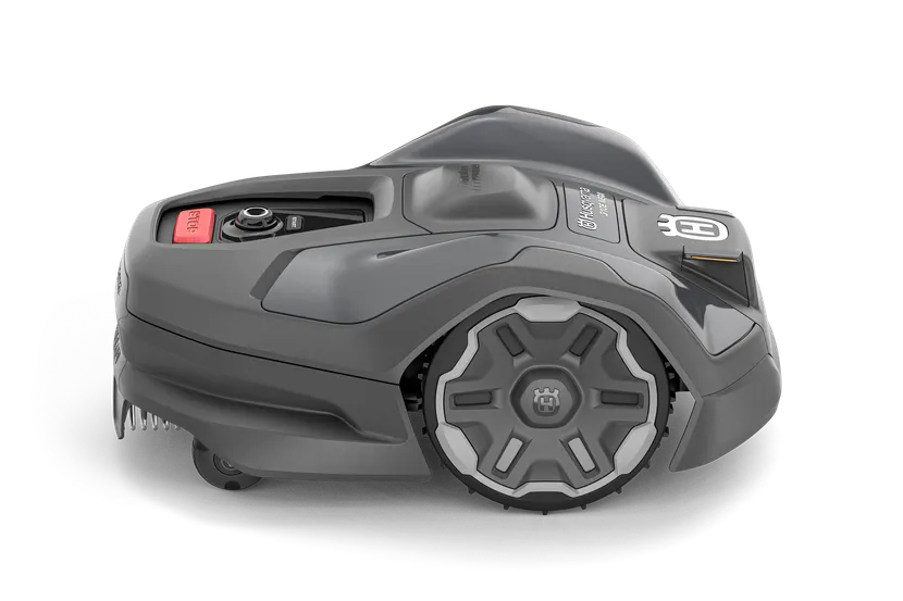 Husqvarna Automower® 310E NERA robotfűnyíró a gyepen munka közben