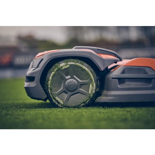 Husqvarna Aktív Kerékkefe Csere Csomag CEORA működés közben