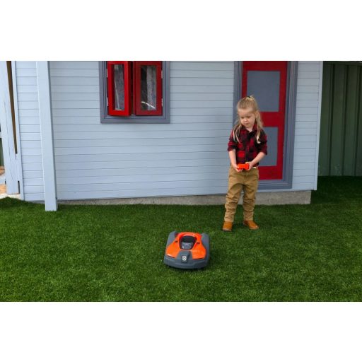 Husqvarna játék Automower játék közben